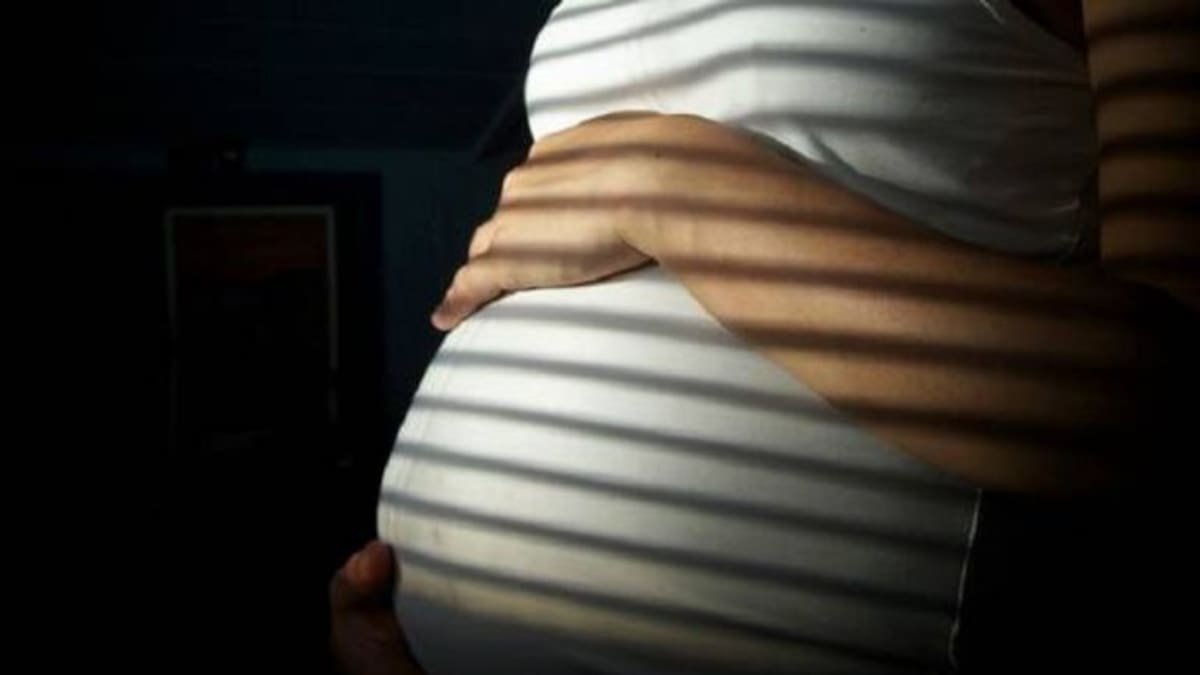 Drama de una mujer en embarazo riesgoso que requiere traslado urgente