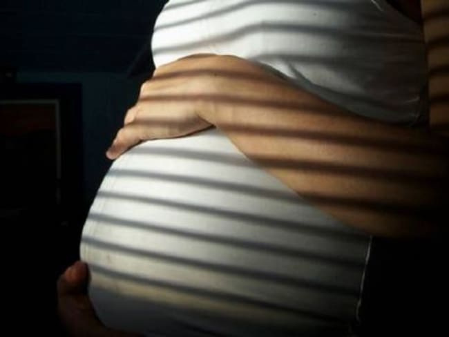 Drama de una mujer en embarazo riesgoso que requiere traslado urgente