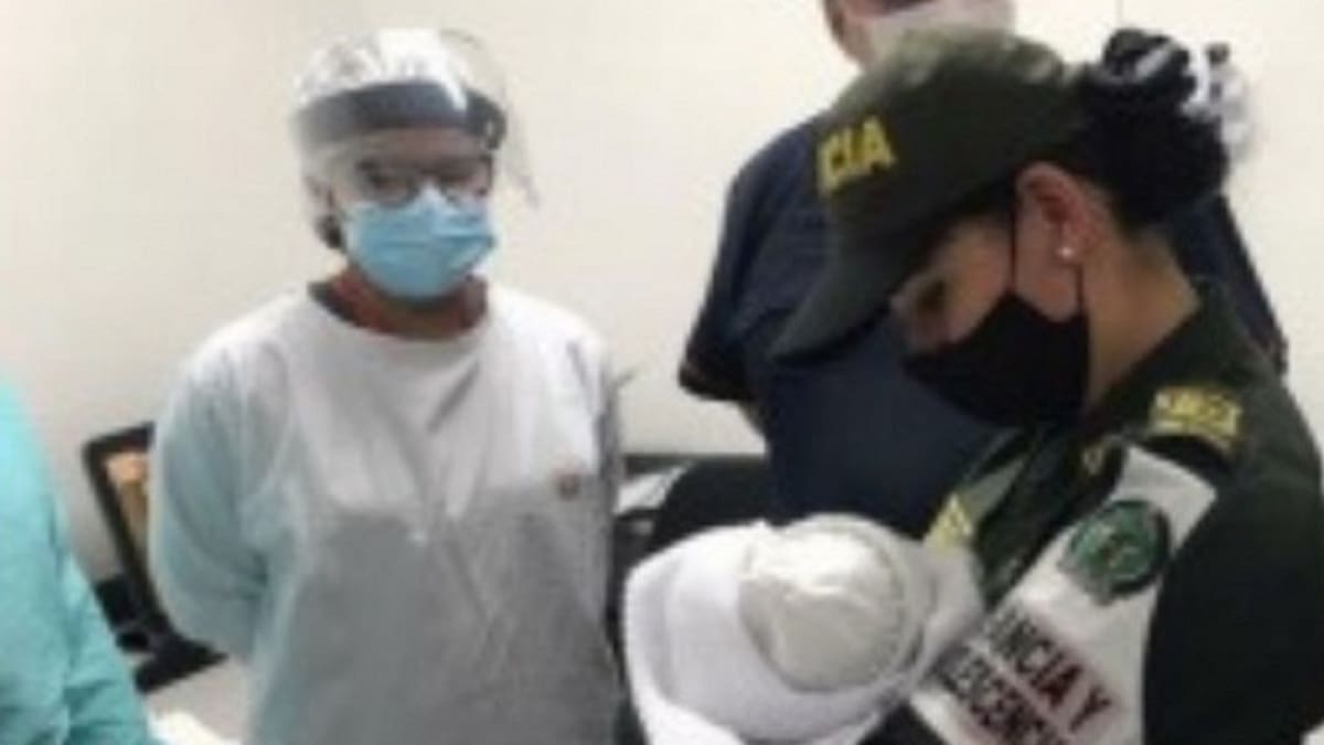Un bebé de un día de nacido fue abandonado en un andén en Armenia