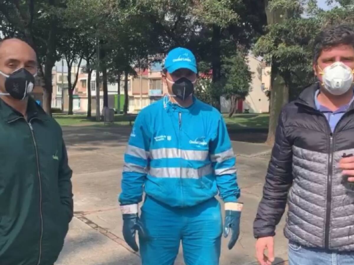 Trabajadores del aseo continúan haciendo sus labores las 24 horas