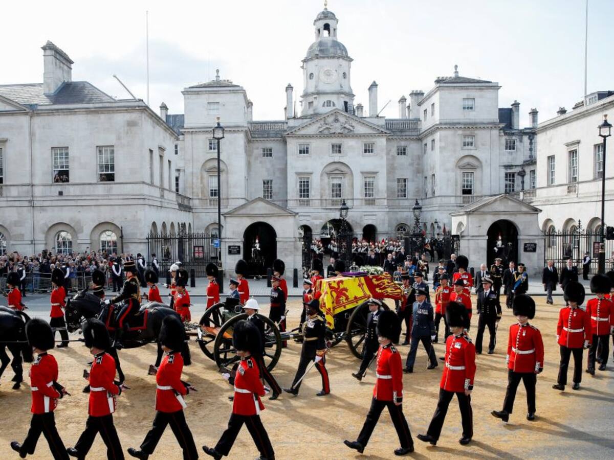 Londres comienza multitudinario adiós a Isabel II