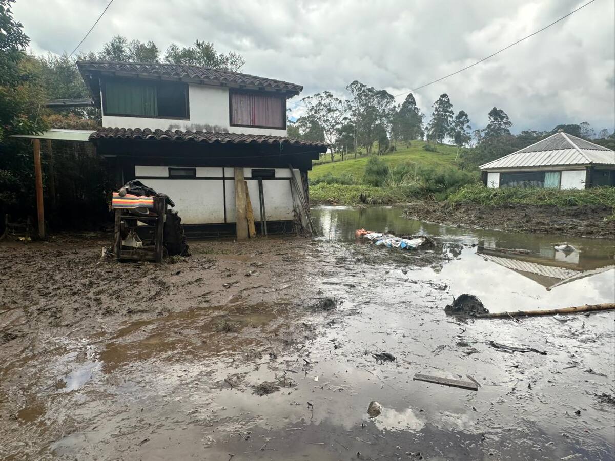 Creciente súbita inundó nueve viviendas y un local comercial en Rionegro, Antioquia