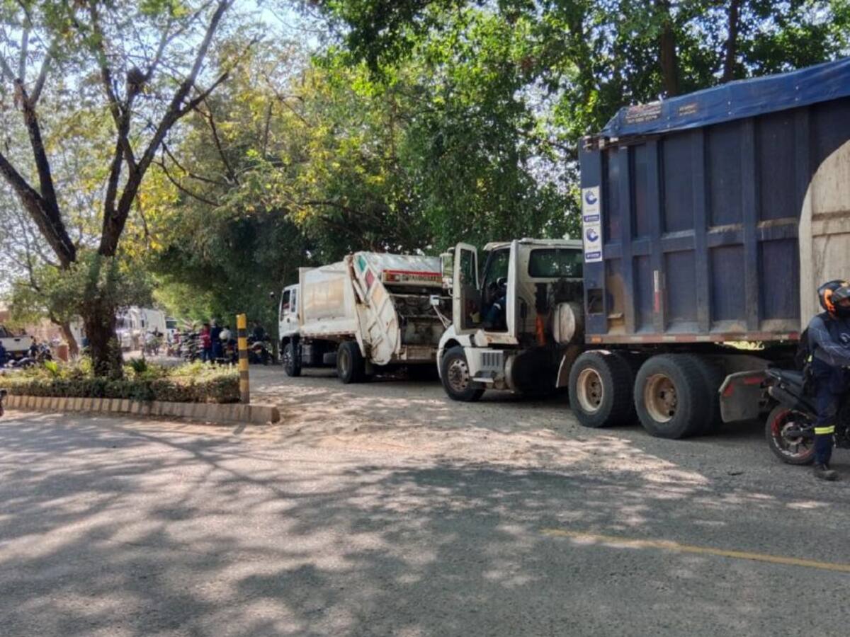 Bloqueo en la vía al relleno sanitario de Los Ángeles genera crisis de basuras en Neiva