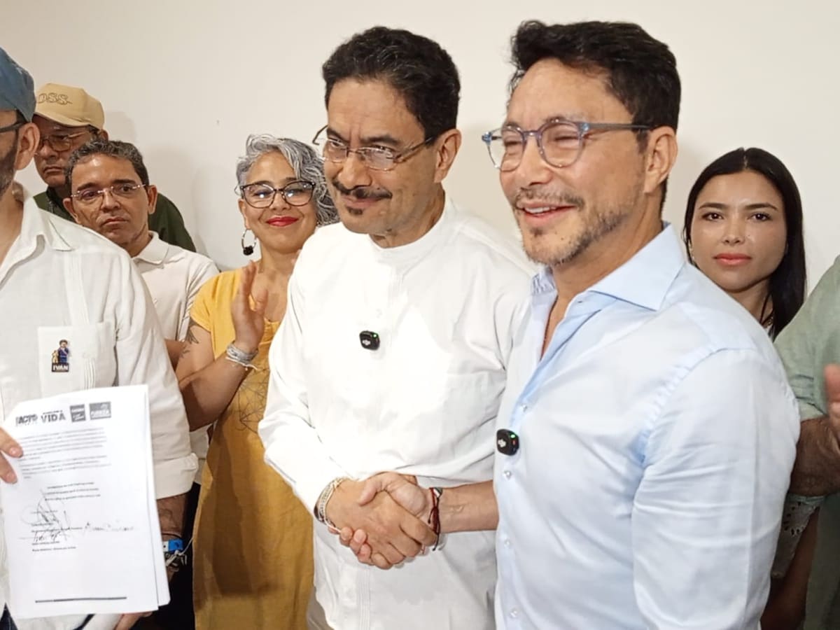 Carlos Caicedo renuncia a su candidatura y se suma a campaña presidencial de Iván Cepeda