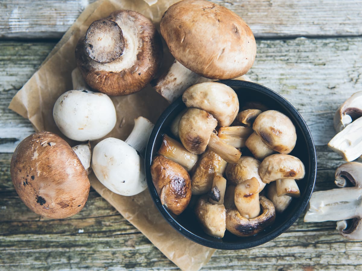 ¿Cómo se deben lavar los champiñones? Expertos explican si es recomendable hacerlo