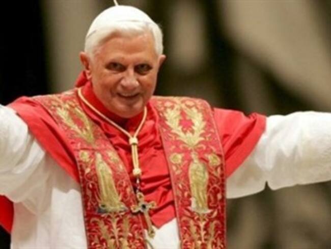 Miles de peregrinos escuchan la última audiencia de Benedicto XVI