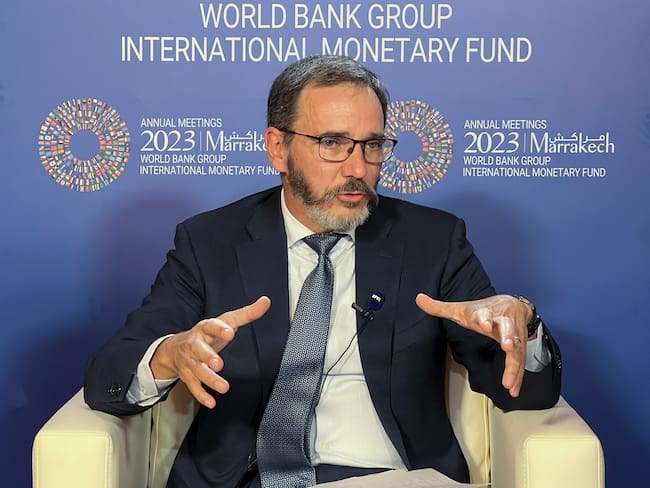 MARRAKECH (MARRUECOS), 10/10/2023.- El economista jefe del FMI, Pière-Olivier Gourinchas, durante su participación en la Asamblea Anual del FMI y el Banco Mundial que fue inaugurada ayer en Marrakech (Marruecos) y durará siete días. El Fondo Monetario Internacional (FMI) ha rebajado su previsión de crecimiento económico para España hasta el 1,7 % en 2024, tres décimas menos de lo que esperaba en julio, ante el menor impulso de los servicios. EFE/Mohamed Siali