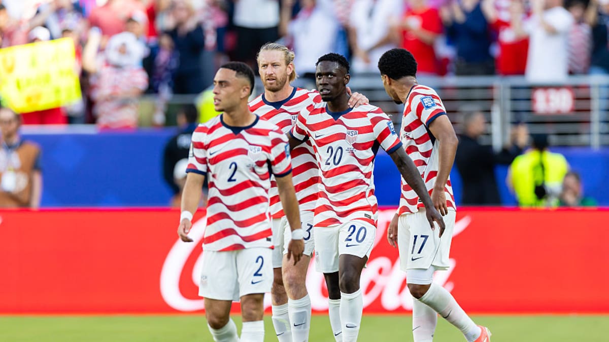 Con un jugador menos, Estados Unidos vence a Bosnia y se mete a los octavos del Mundial: resumen