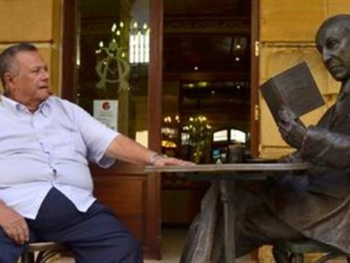 Poeta colombiano Reinaldo Bustillo obtiene un premio en España