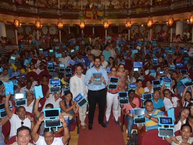 650 tabletas para docentes “Pioneros” de Cartagena y Bolívar