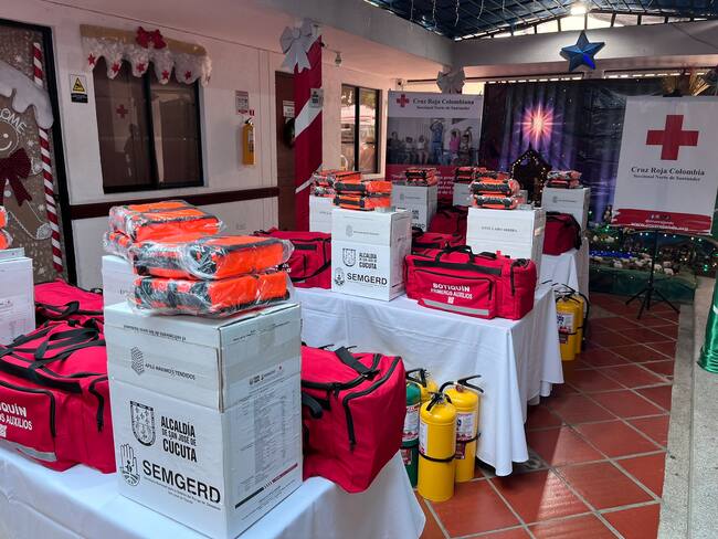 Entrega de kits de emergencia escolar a 15 instituciones educativas en Cúcuta. / Foto: Caracol Radio Cúcuta.