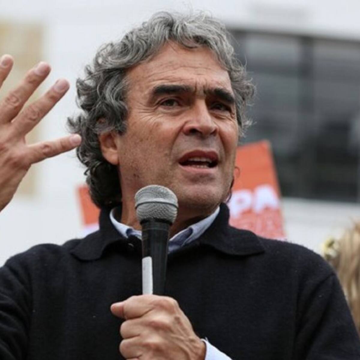 "En Colombia hay indignación pero deben aprender a escuchar": Fajardo