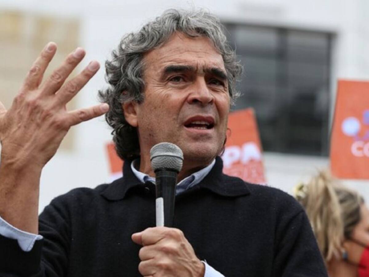 "En Colombia hay indignación pero deben aprender a escuchar": Fajardo