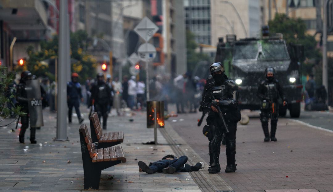 Denuncian abuso policial en medio de las manifestaciones en Colombia