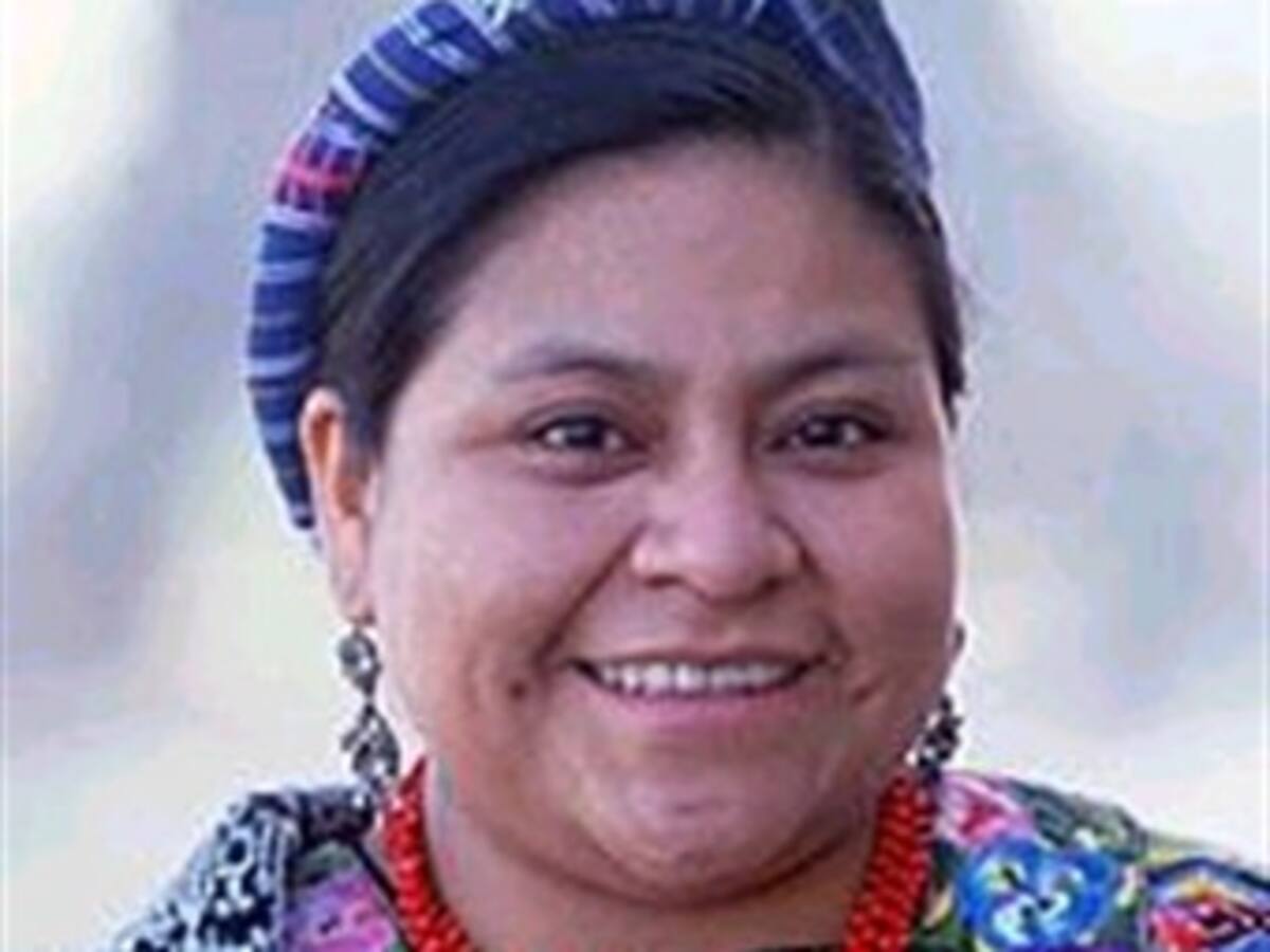 Menchú saluda 30 aniversario de revolución y pide solidaridad con indígenas