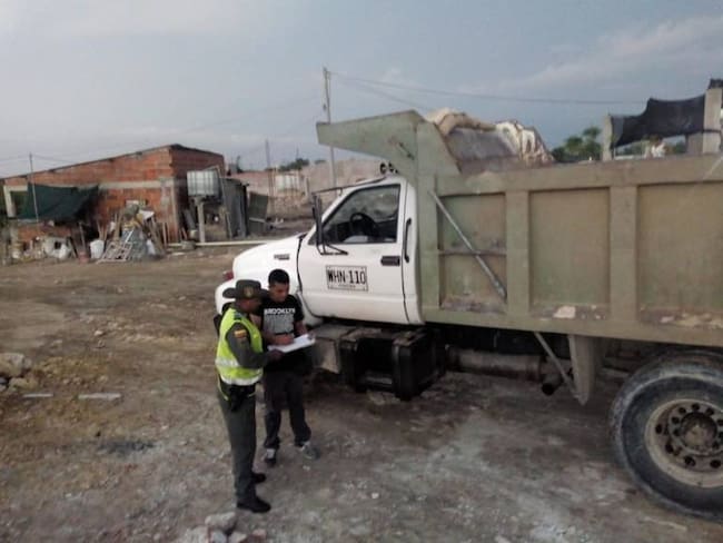 Capturados por arrojar escombros en la Ciénaga de la Virgen en Cartagena