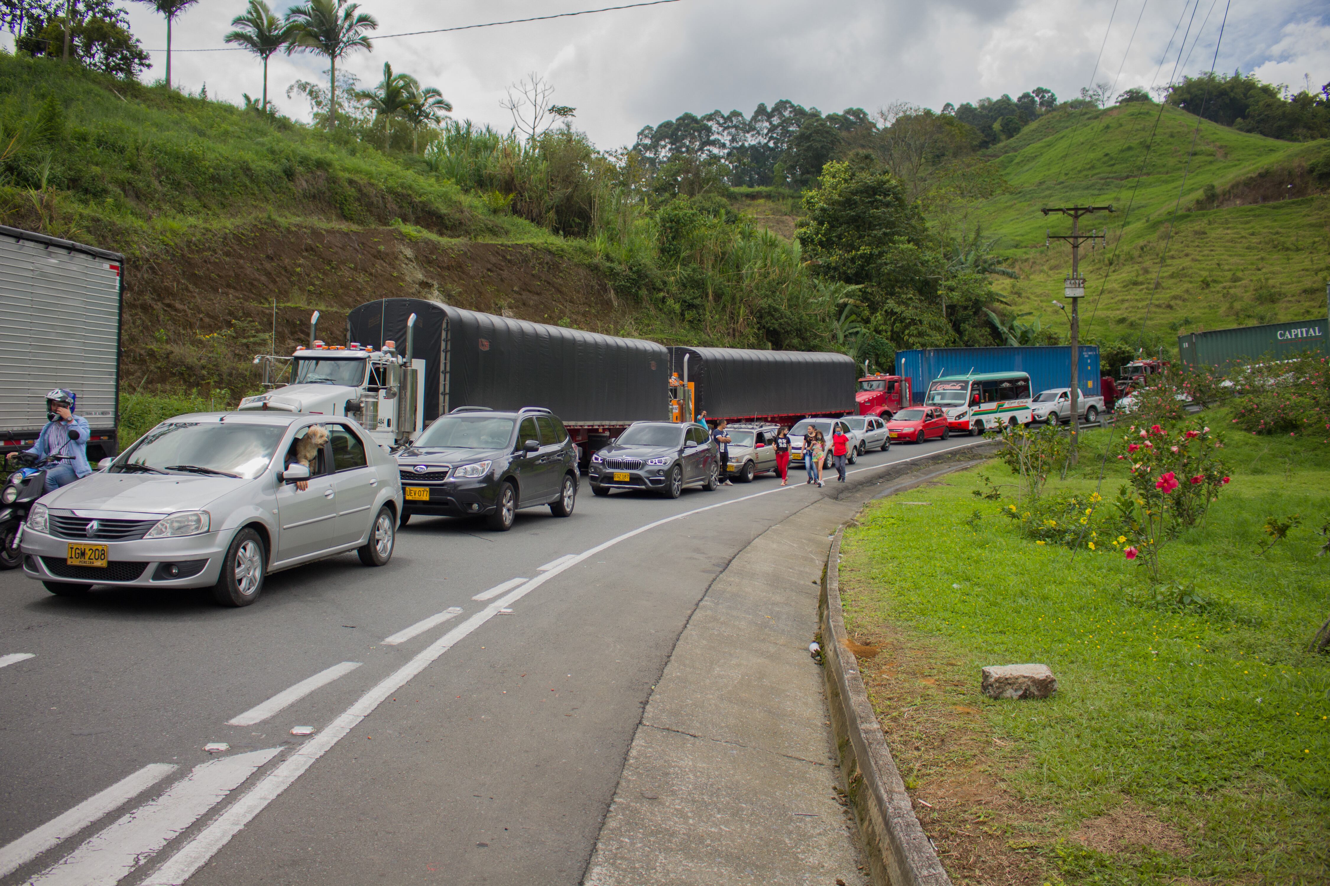 Bloqueos entre Dosquebradas y las ciudades de Medellín y Manizales como huelga nacional de camioneros.