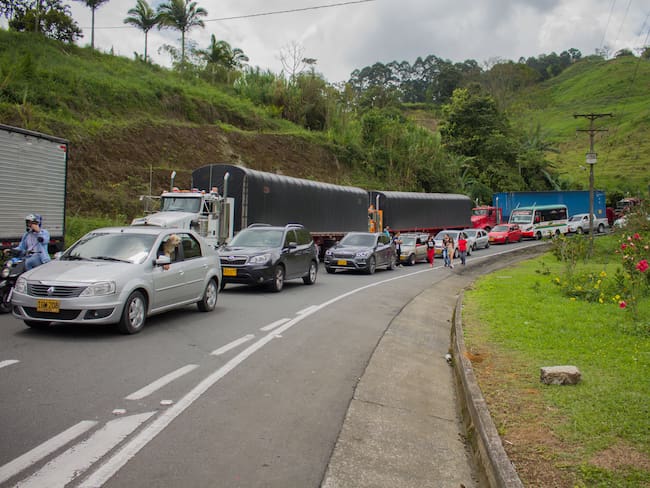 Bloqueos entre Dosquebradas y las ciudades de Medellín y Manizales como huelga nacional de camioneros.