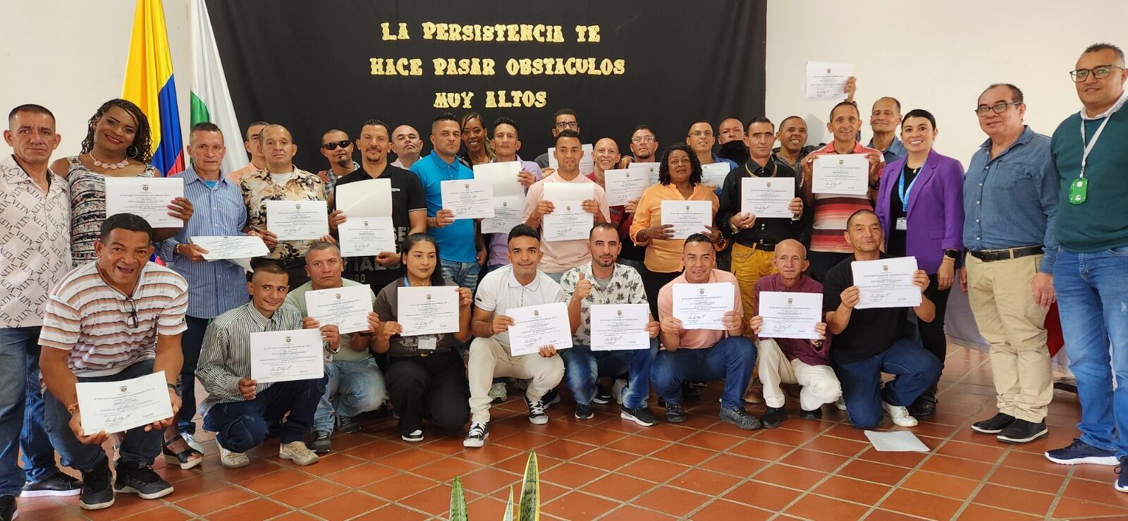 30 ex habitantes de calle se certificaron como educadores en farmacodependencia. Foto: Cortesía Alcaldía de Medellín.