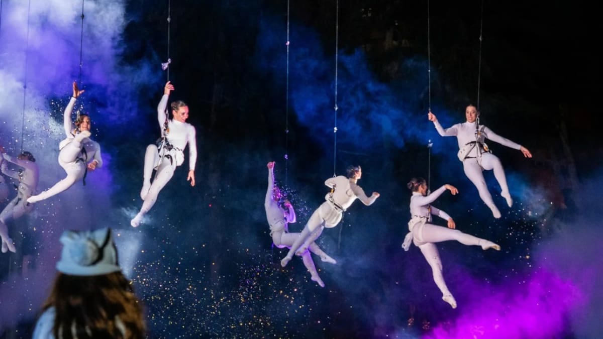 Arte en las alturas, la obra 'Aria' cautiva al público en La Santamaría