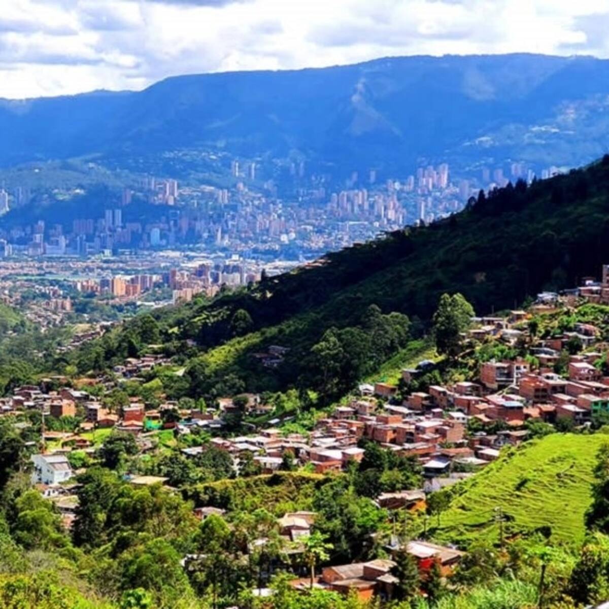 Alcalde de Medellín reveló que ‘Los Chivos’ son quienes tenían un plan para atentar contra él