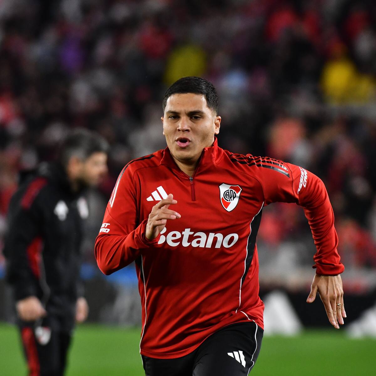 Juanfer Quintero, con hielo en pierna izquierda tras triunfo de River Plate