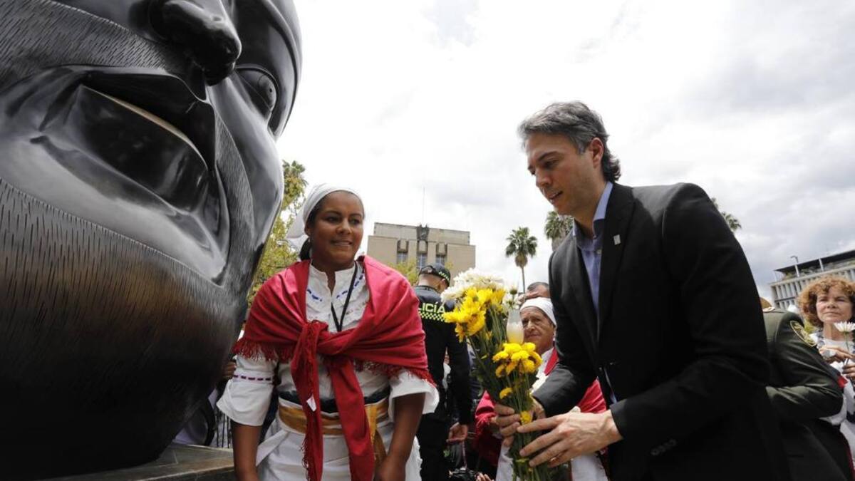 Con ofrenda floral de los silleteros de Santa Elena, alcaldía rindió homenaje a Botero