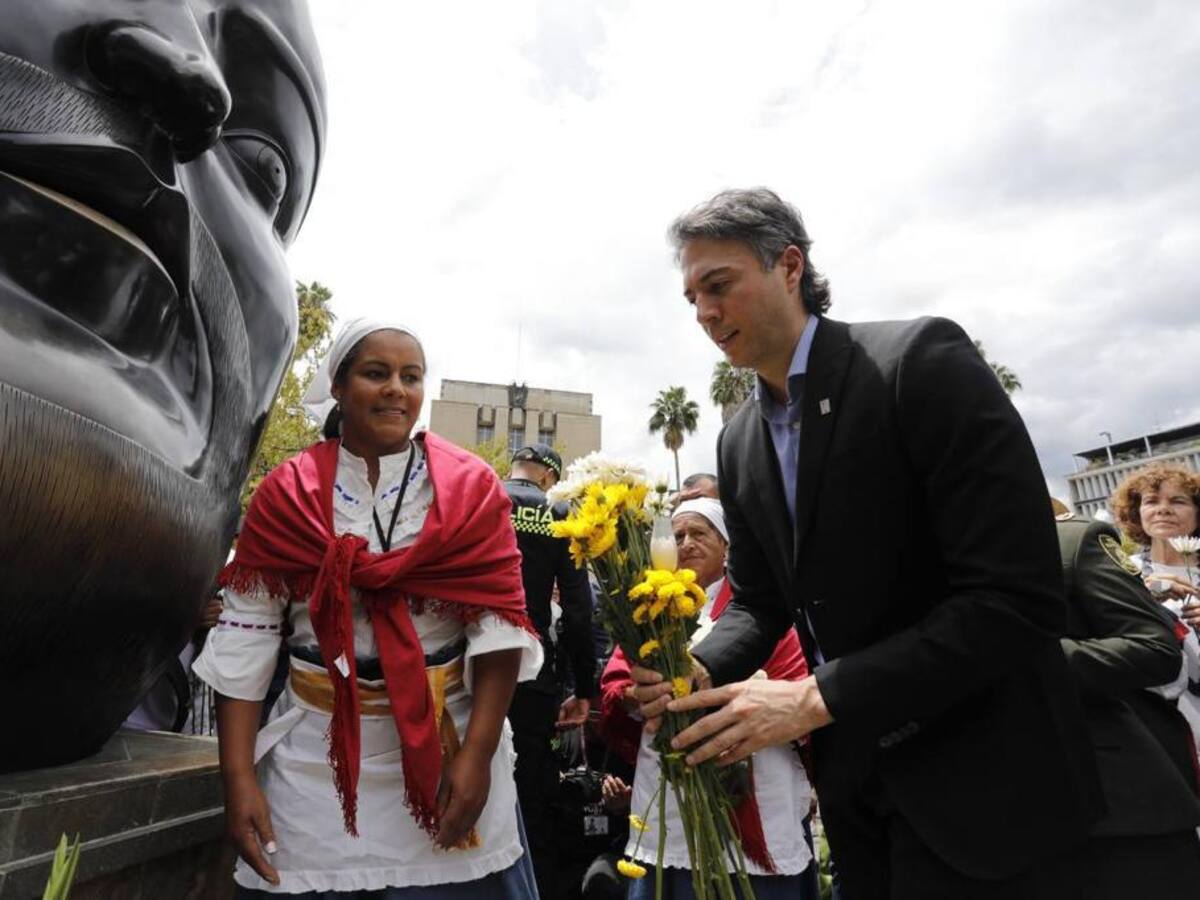 Con ofrenda floral de los silleteros de Santa Elena, alcaldía rindió homenaje a Botero