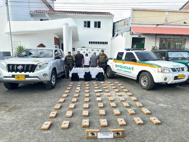Firmante de paz y dos escoltas de la UNP detenidos en el Valle por transportar cocaína 