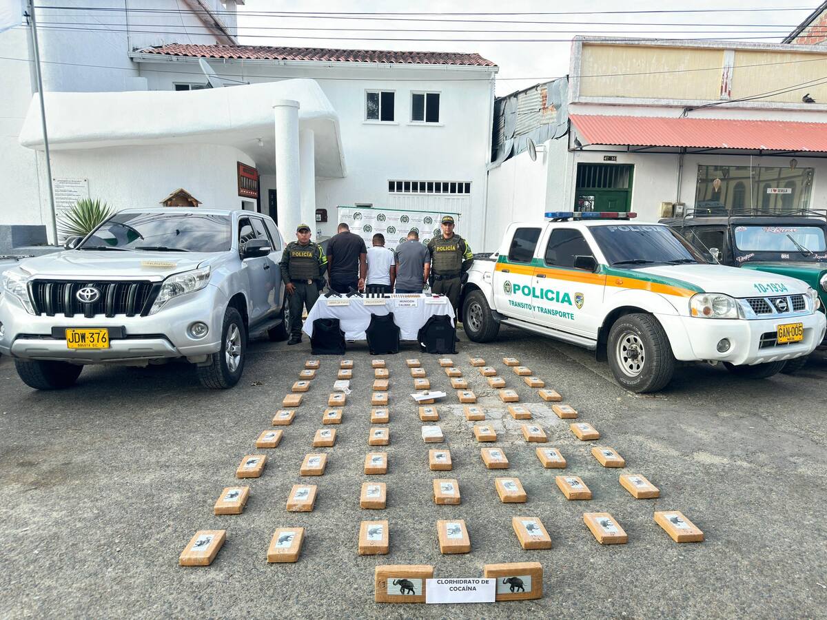 Firmante de paz y dos escoltas de la UNP detenidos en el Valle por transportar cocaína