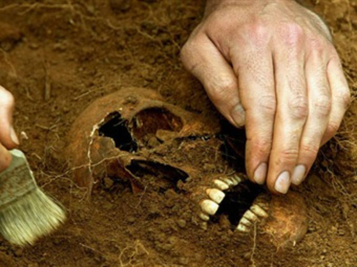 Más de dos mil cuerpos de víctimas de grupos ilegales ha desenterrado la Fiscalía