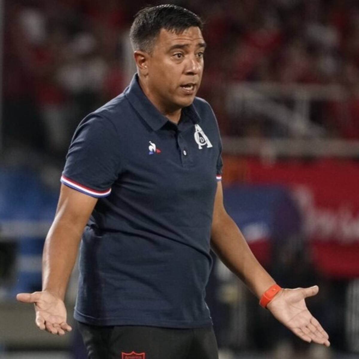 César Farías deja su cargo a disposición: “Si el problema soy yo, estamos abiertos a todo”