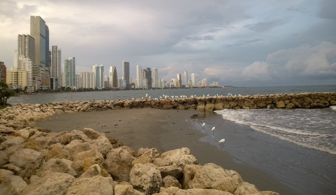 La perturbación tropical ‘DOS’ continúa su recorrido hacia el oeste, actualmente la alerta de tormenta rige para San Andrés.