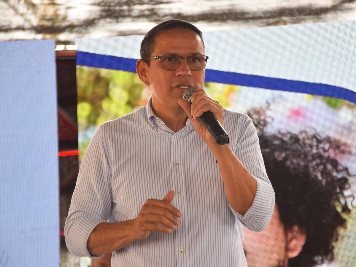 Alcalde de Cúcuta responde a cuestionamientos por su salida del país