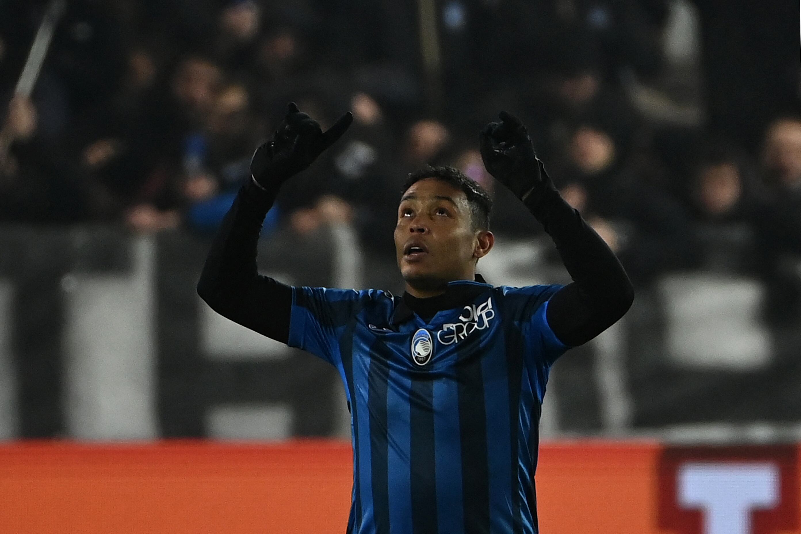 Luis Fernando Muriel festeja su golazo de taco ante el Milan. (Photo by ISABELLA BONOTTO/AFP via Getty Images)