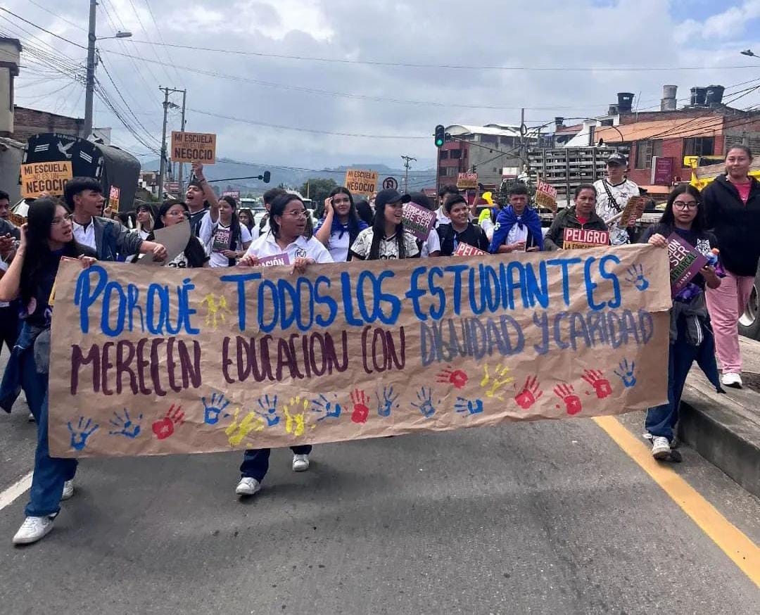 Estudiantes de la Institución Educativa Tomás Vásquez Rodríguez de Paipa realizaron el viernes anterior una movilización en el municipio / Foto: Suministrada.