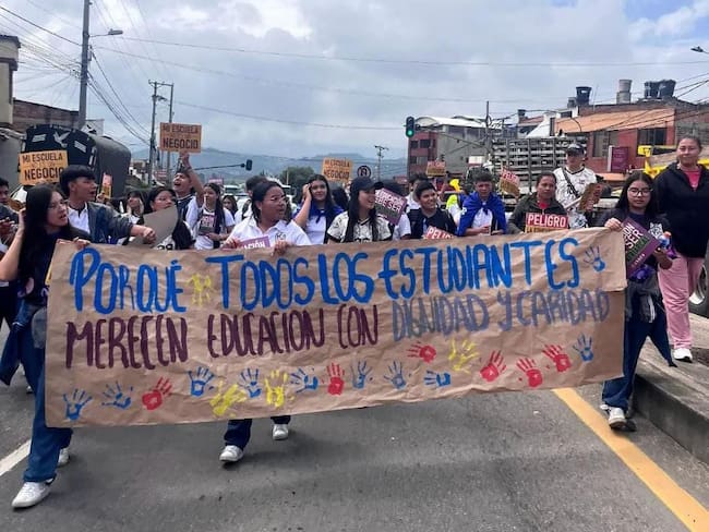 Estudiantes de la Institución Educativa Tomás Vásquez Rodríguez de Paipa realizaron el viernes anterior una movilización en el municipio / Foto: Suministrada.