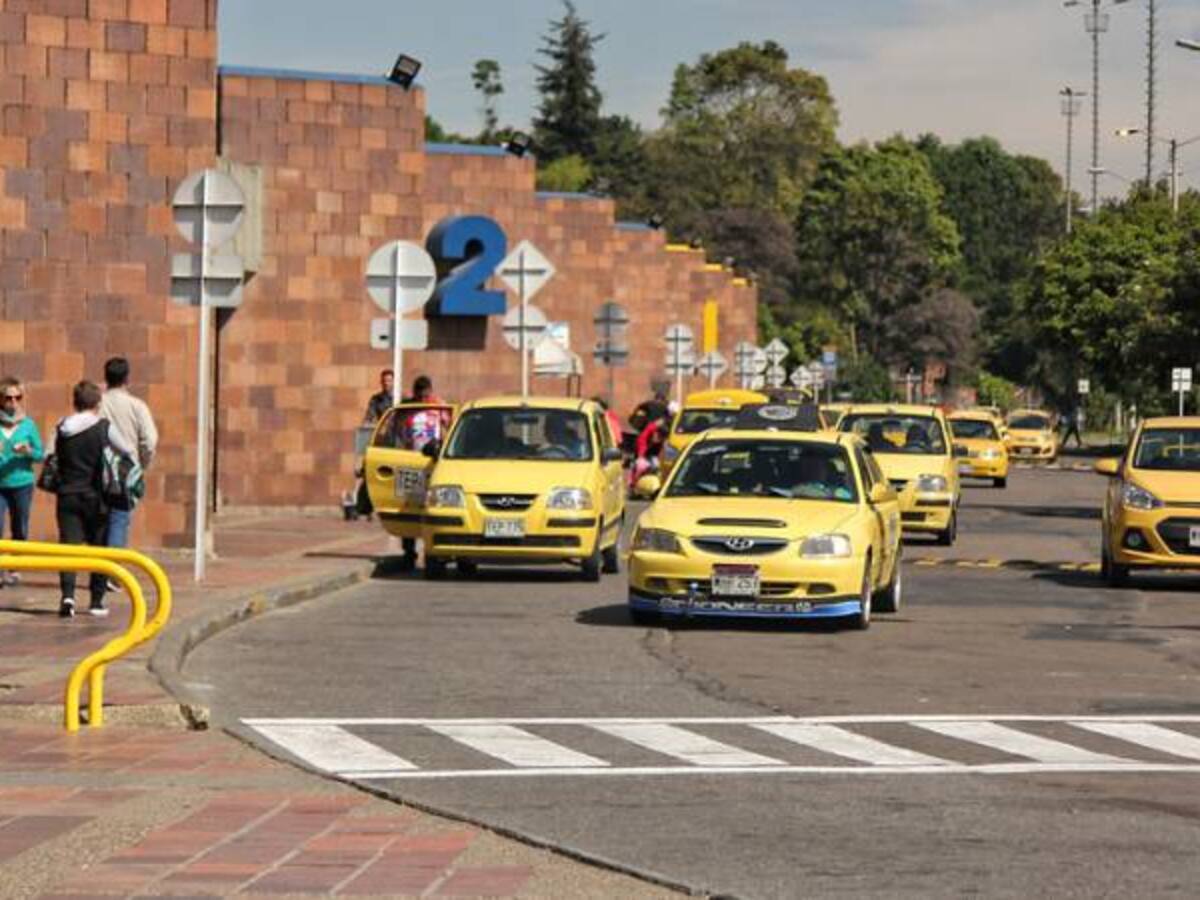 Taxistas piden 9 meses más de plazo para cambiar taximetros por tabletas