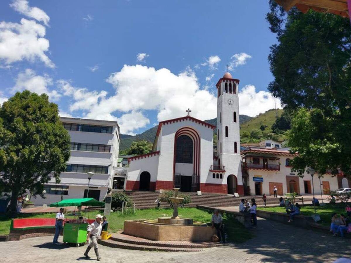 Denuncian presunta participación política en Pensilvania y La Dorada