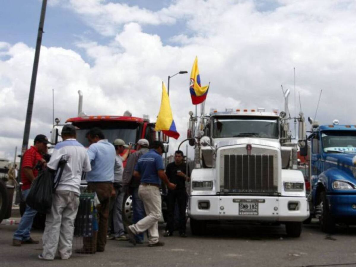 Camioneros de Risaralda no descartan paro indefinido por alza en los peajes