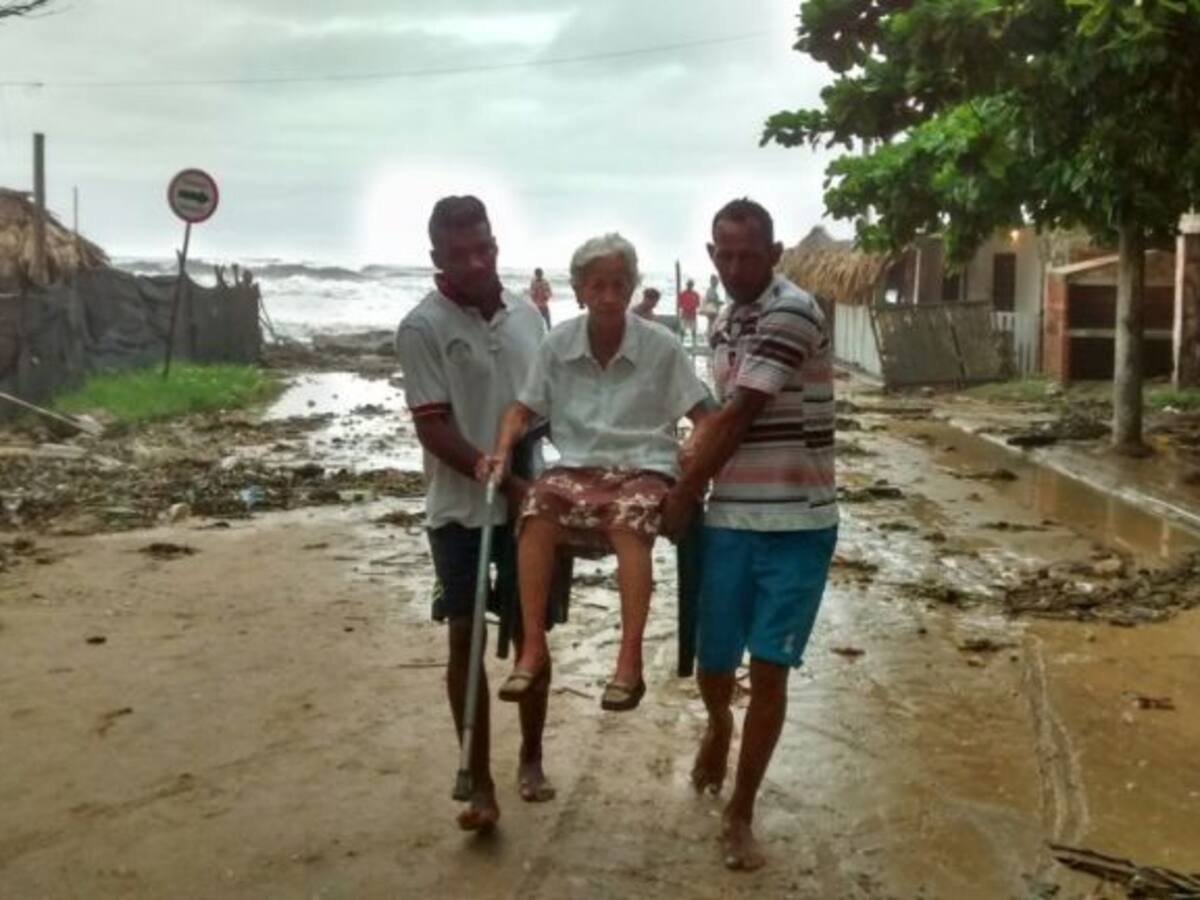 Aumento de las olas destruye kioskos en Puerto Colombia, Atlántico, por coletazo de Matthew