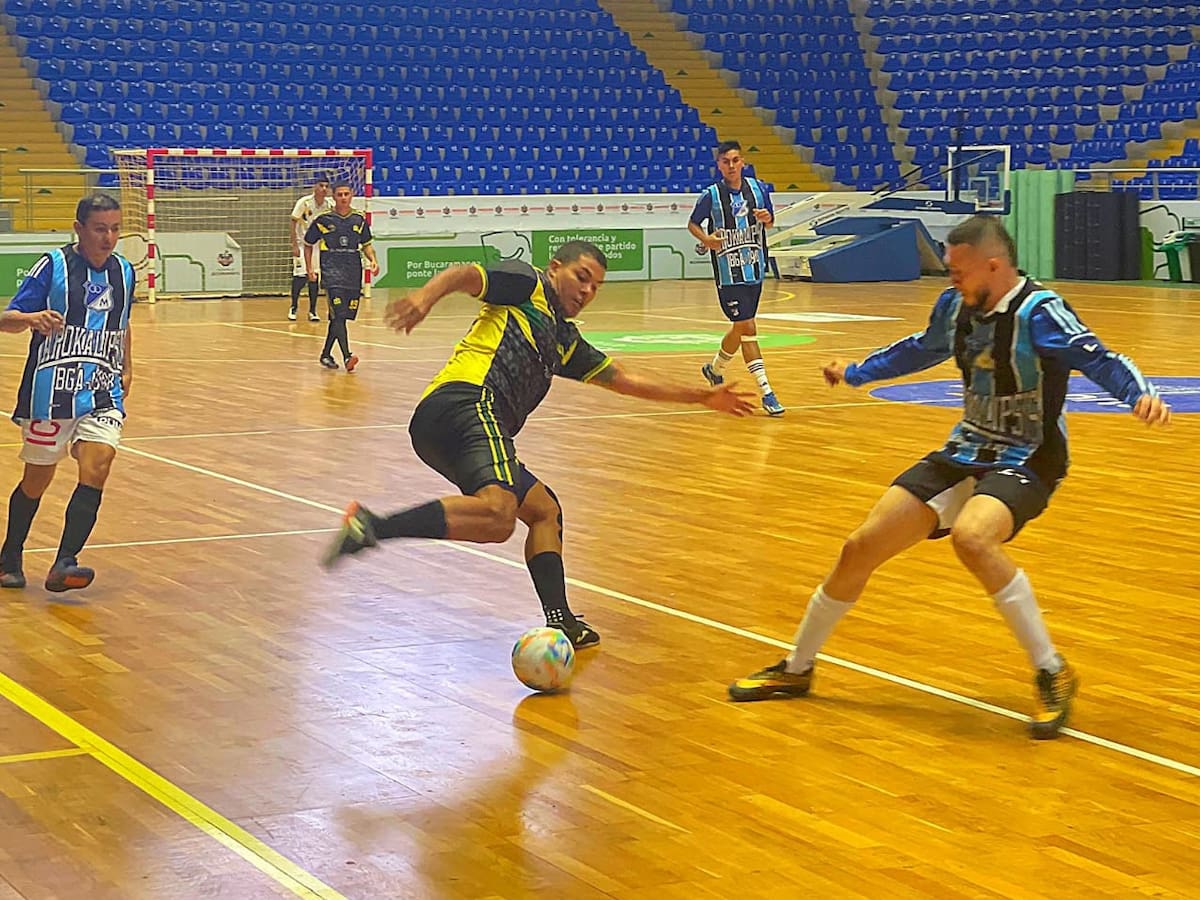 Barristas de equipos de fútbol del país se enfrentaron pero en un torneo de fútbol en Bucaramanga