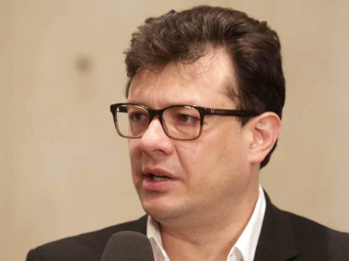 Hollman Morris pidió a Álvaro Uribe rectificar acusaciones en su contra