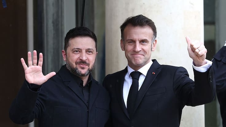 El presidente de Francia, Emmanuel Macron, recibe a su homólogo ucraniano, Volodymyr Zelensky