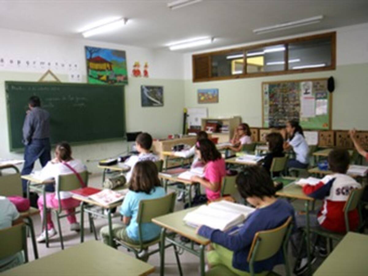 Profesor fue expulsado por pedirle masajes a sus estudiantes en clase