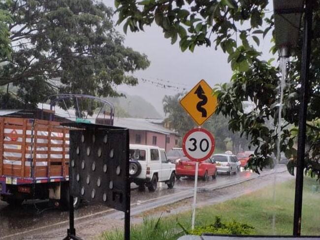 Se presenta cierre de la vía Pitalito Garzón km. 35+600 sector Pericongo