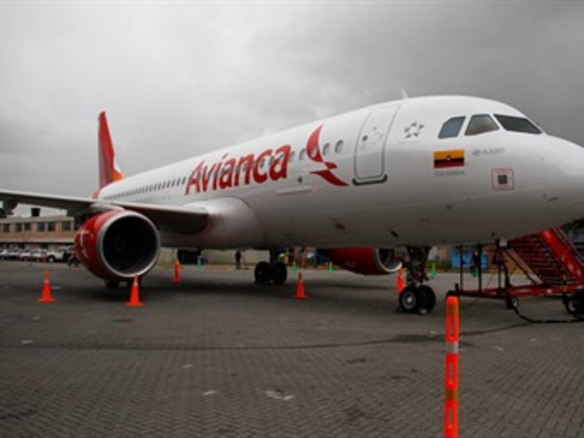 Autoridades investigan por qué avión que despegó de El Dorado tuvo que regresar a tierra