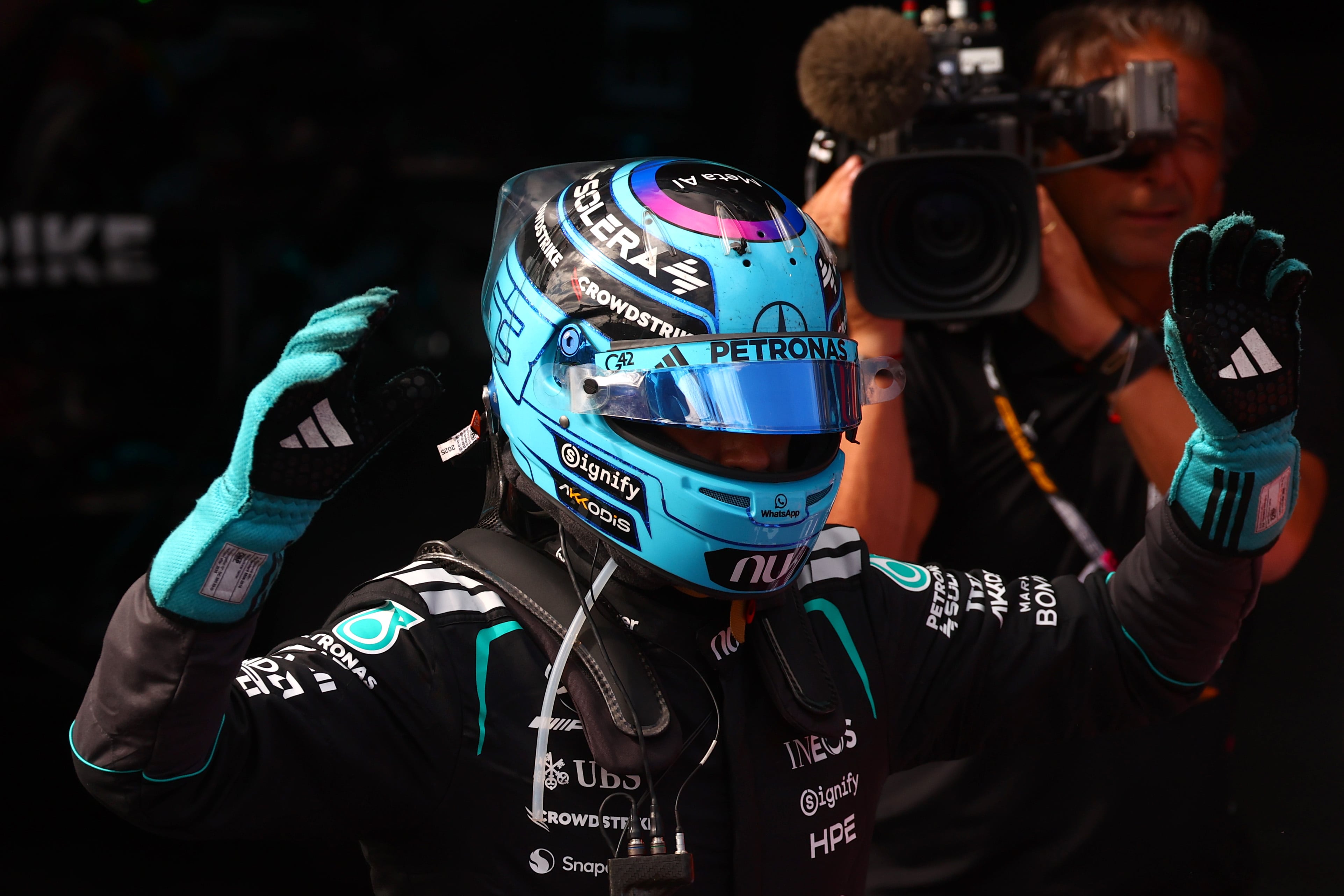 George Russell celebra la victoria en el Gran Premio de Australia. (Photo by Joe Portlock/Getty Images)