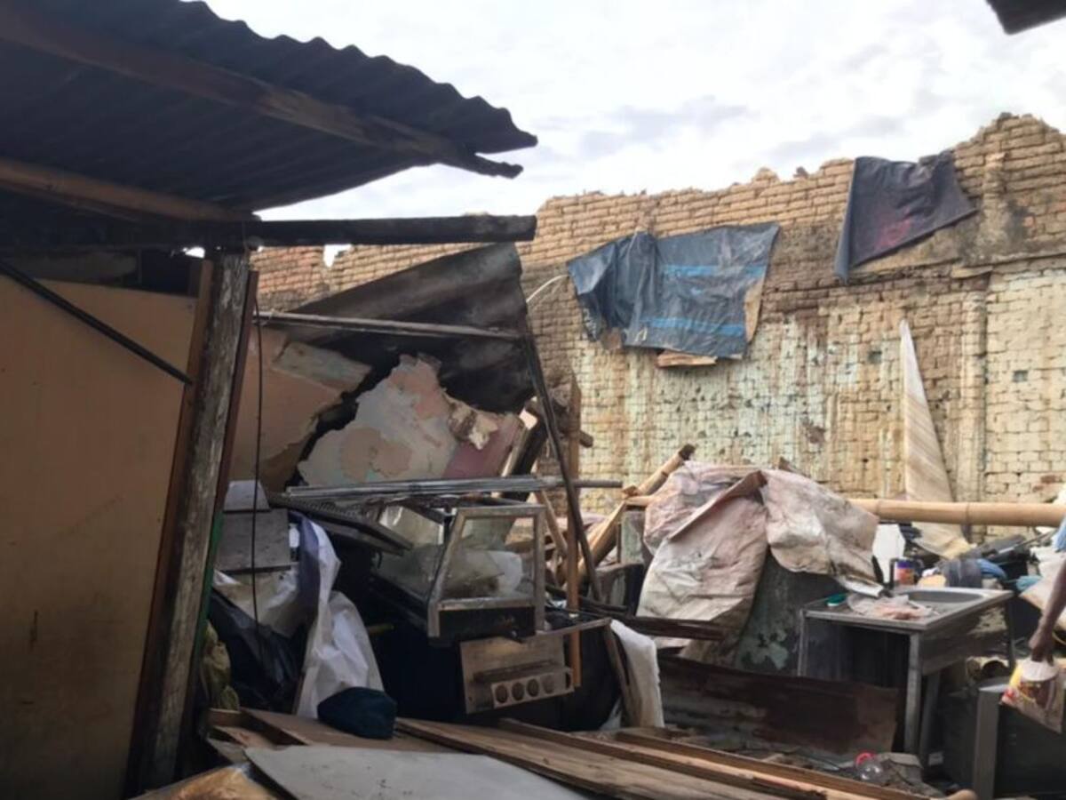 Desplome de muro en barrio Sucre deja una mujer sin vida