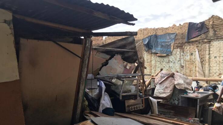 Familia afectada por caida de muro pide ayuda